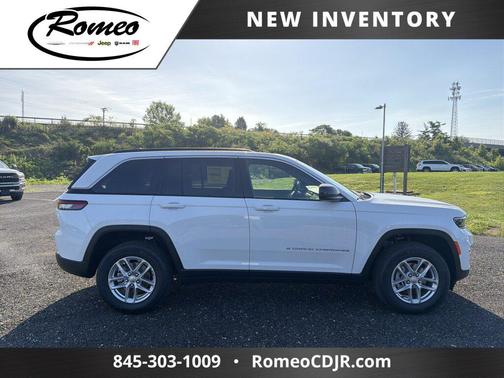 Bright White Clearcoat 2026 Jeep Grand Cherokee Laredo