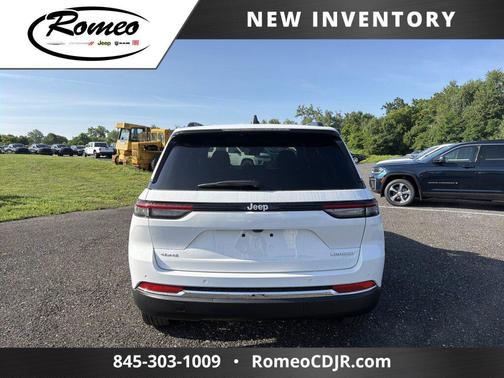 Bright White Clearcoat 2026 Jeep Grand Cherokee Laredo