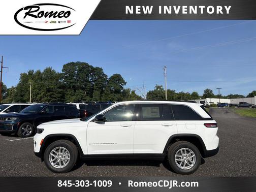 Bright White Clearcoat 2026 Jeep Grand Cherokee Laredo