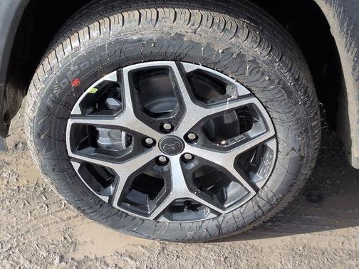 Diamond Black Crystal Pearlcoat 2026 Jeep Compass Limited