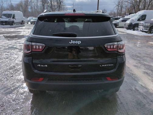 Diamond Black Crystal Pearlcoat 2026 Jeep Compass Limited