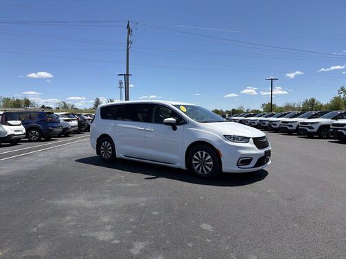 Bright White Clearcoat 2023 Chrysler Pacifica Hybrid Touring L