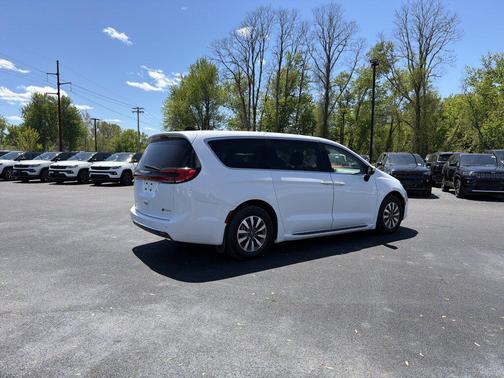 Bright White Clearcoat 2023 Chrysler Pacifica Hybrid Touring L