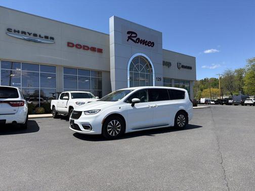 Bright White Clearcoat 2023 Chrysler Pacifica Hybrid Touring L