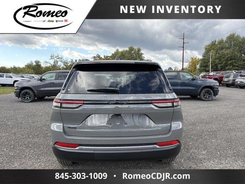 Sting-Gray Clearcoat 2027 Jeep Grand Cherokee Altitude