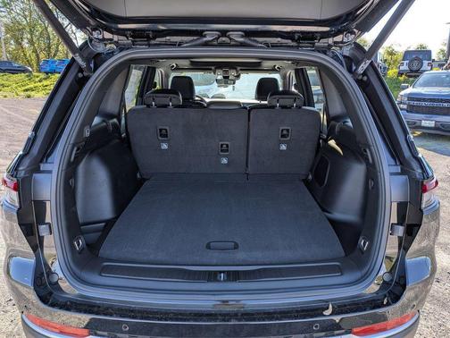 Diamond Black Crystal Pearlcoat 2026 Jeep Grand Cherokee Limited