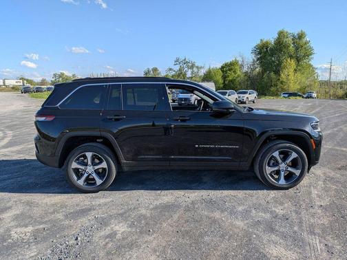 Diamond Black Crystal Pearlcoat 2026 Jeep Grand Cherokee Limited