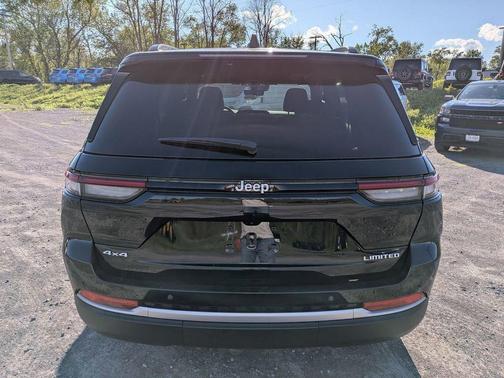 Diamond Black Crystal Pearlcoat 2026 Jeep Grand Cherokee Limited