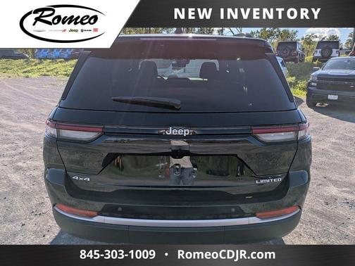 Diamond Black Crystal Pearlcoat 2026 Jeep Grand Cherokee Limited