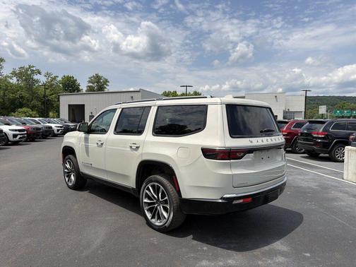Luxury White Pearlcoat 2022 Jeep Wagoneer Series III 4x4