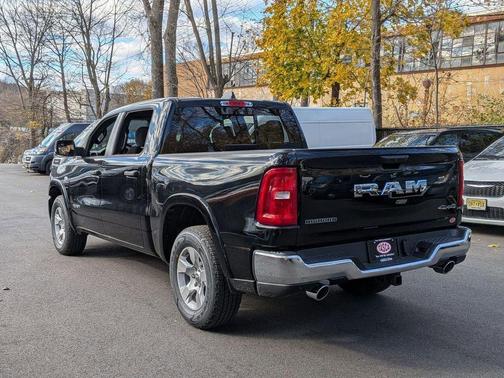 Diamond Black Crystal Pearlcoat 2026 RAM 1500 Big Horn/Lone Star