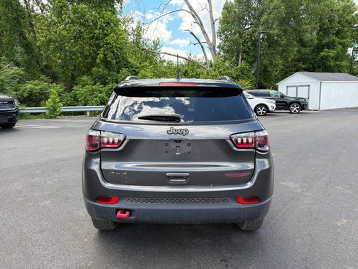 Granite Crystal Metallic Clearcoat 2022 Jeep Compass Trailhawk