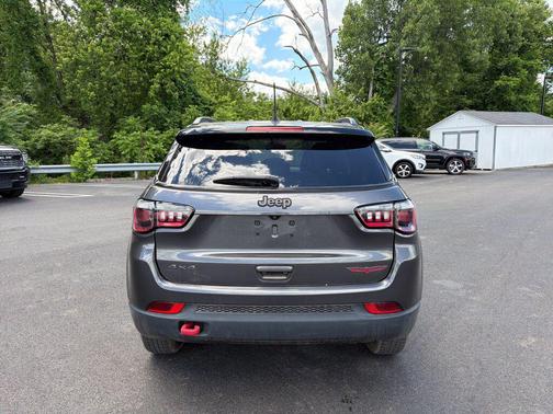 Granite Crystal Metallic Clearcoat 2022 Jeep Compass Trailhawk