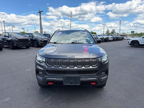 Granite Crystal Metallic Clearcoat 2022 Jeep Compass Trailhawk