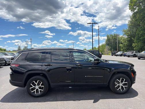 Diamond Black Crystal Pearlcoat 2023 Jeep Grand Cherokee L Limited