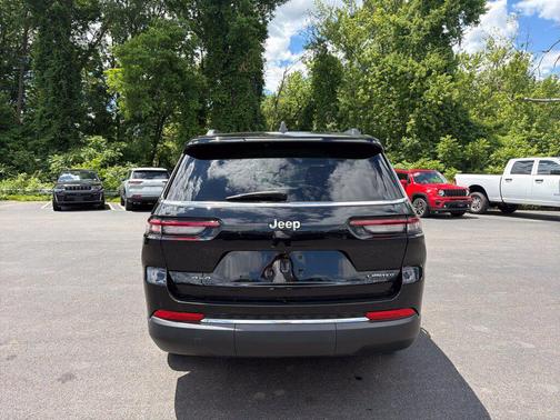 Diamond Black Crystal Pearlcoat 2023 Jeep Grand Cherokee L Limited