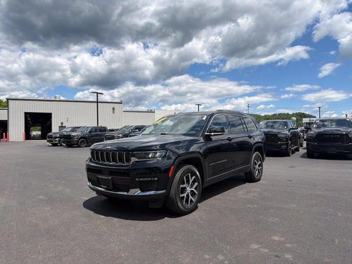 Diamond Black Crystal Pearlcoat 2023 Jeep Grand Cherokee L Limited