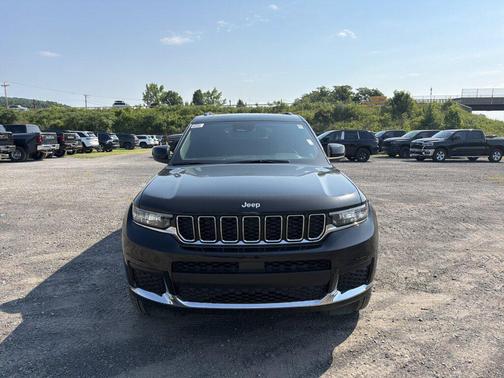 Diamond Black Crystal Pearlcoat 2026 Jeep Grand Cherokee L Altitude