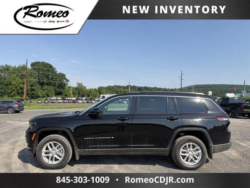 Diamond Black Crystal Pearlcoat 2026 Jeep Grand Cherokee L Laredo