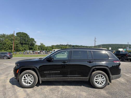 Diamond Black Crystal Pearlcoat 2026 Jeep Grand Cherokee L Altitude
