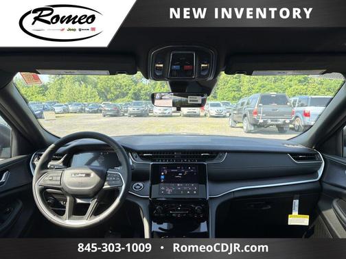 Diamond Black Crystal Pearlcoat 2026 Jeep Grand Cherokee L Laredo