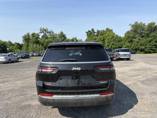 Diamond Black Crystal Pearlcoat 2026 Jeep Grand Cherokee L Altitude