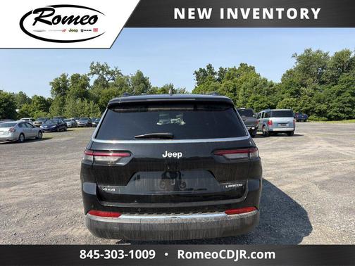 Diamond Black Crystal Pearlcoat 2026 Jeep Grand Cherokee L Laredo