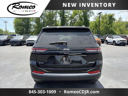 Diamond Black Crystal Pearlcoat 2026 Jeep Grand Cherokee Limited