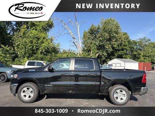 Diamond Black Crystal Pearlcoat 2026 RAM 1500 Big Horn/Lone Star