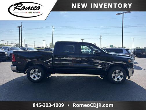 Diamond Black Crystal Pearlcoat 2026 RAM 1500 Big Horn/Lone Star