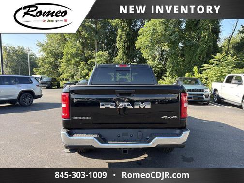 Diamond Black Crystal Pearlcoat 2026 RAM 1500 Big Horn/Lone Star