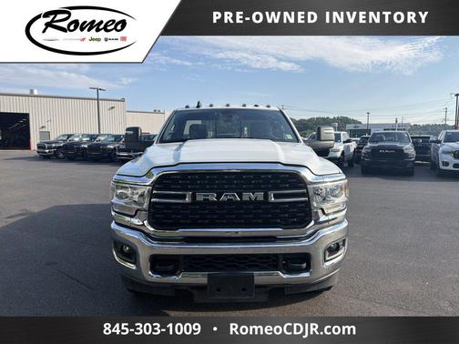 Bright White Clearcoat 2023 RAM 3500 Big Horn Regular Cab 4x4 8' Box