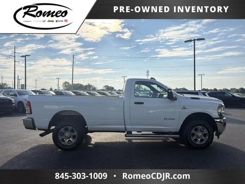Bright White Clearcoat 2023 RAM 3500 Big Horn Regular Cab 4x4 8' Box