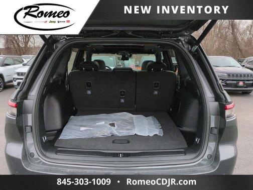 Baltic Gray Metallic Clearcoat 2026 Jeep Grand Cherokee Limited