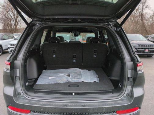 Baltic Gray Metallic Clearcoat 2026 Jeep Grand Cherokee Limited