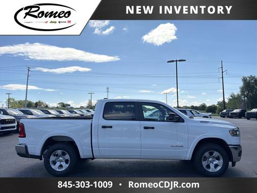 Bright White Clearcoat 2026 RAM 1500 Big Horn/Lone Star