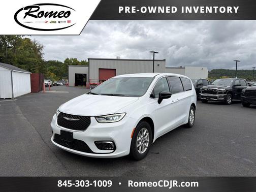 Bright White Clearcoat 2025 Chrysler Pacifica L