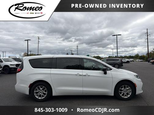Bright White Clearcoat 2025 Chrysler Pacifica L