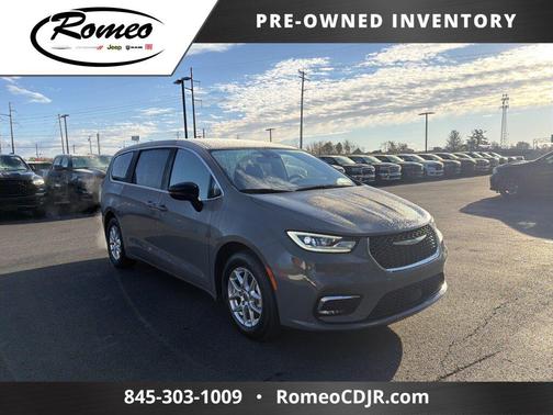 Ceramic Gray Clearcoat 2025 Chrysler Pacifica L