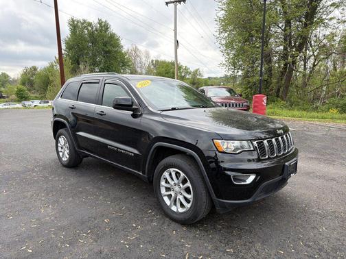 Diamond Black Crystal Pearlcoat 2021 Jeep Grand Cherokee Laredo