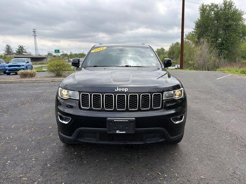Diamond Black Crystal Pearlcoat 2021 Jeep Grand Cherokee Laredo