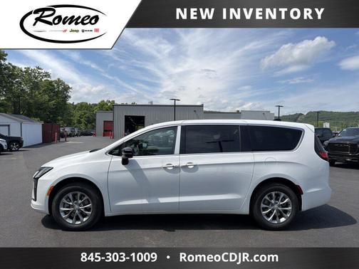 Bright White Clearcoat 2027 Chrysler Pacifica L