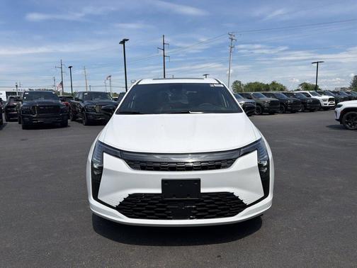 Bright White Clearcoat 2027 Chrysler Pacifica L
