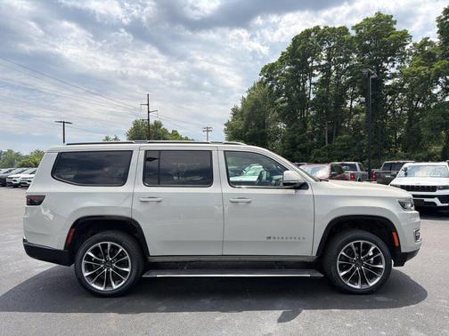 Luxury White Pearlcoat 2022 Jeep Wagoneer Series III 4x4