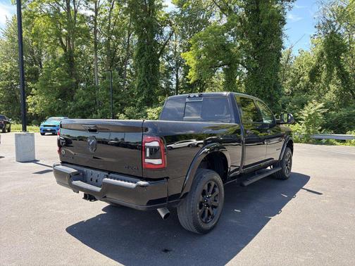 Diamond Black Crystal Pearlcoat 2022 RAM 2500 Laramie Crew Cab 4x4 6'4' Box