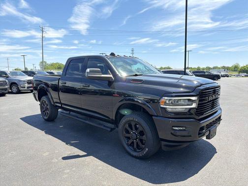 Diamond Black Crystal Pearlcoat 2022 RAM 2500 Laramie Crew Cab 4x4 6'4' Box