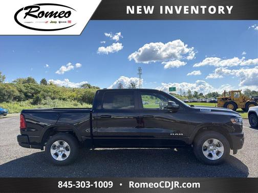 Diamond Black Crystal Pearlcoat 2027 RAM 1500 Big Horn/Lone Star