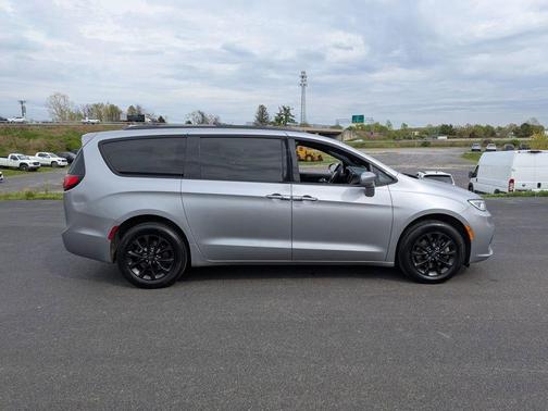Billet Silver Metallic Clearcoat 2021 Chrysler Pacifica Touring AWD