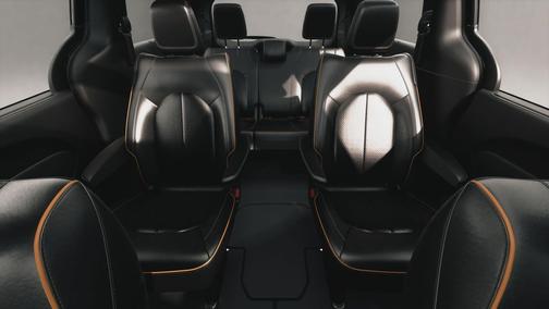 Diamond Black Crystal Pearl-Coat Exterior Paint 2027 Chrysler Pacifica Limited