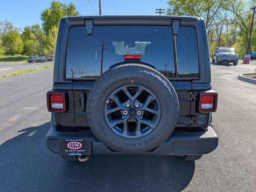 Black Clearcoat 2026 Jeep Wrangler 85th Anniversary